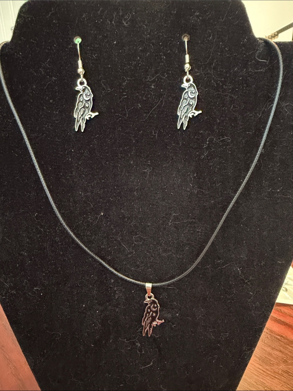✴️New✴️Black Crow Pendant Necklace & Earrings Set